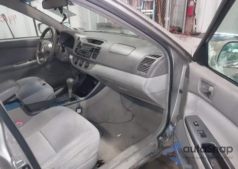 2004 Toyota Camry Le/Xle/Se z USA, uszkodzony, nr VIN 4T1BE32KX4U921730